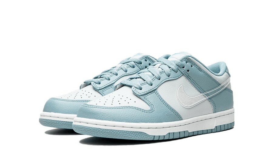 Nike Dunk Low 'Aura Clear' Sneaker